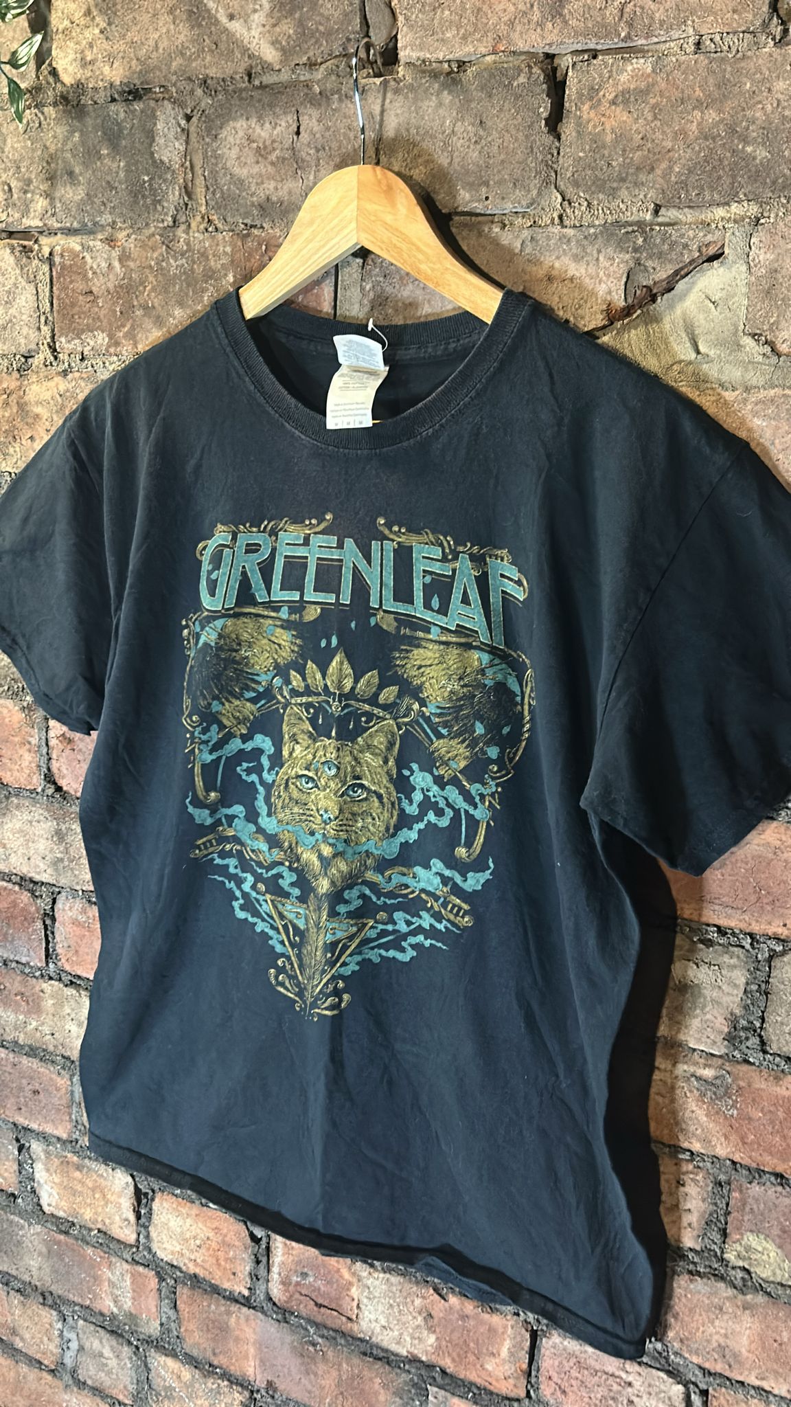 Green leaf band tshirt